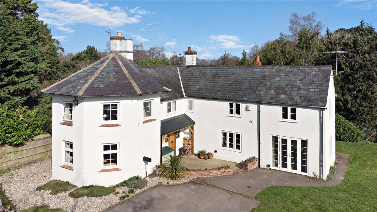5 bedroom House, Burys Bank Road, Crookham Common, RG19 - Available