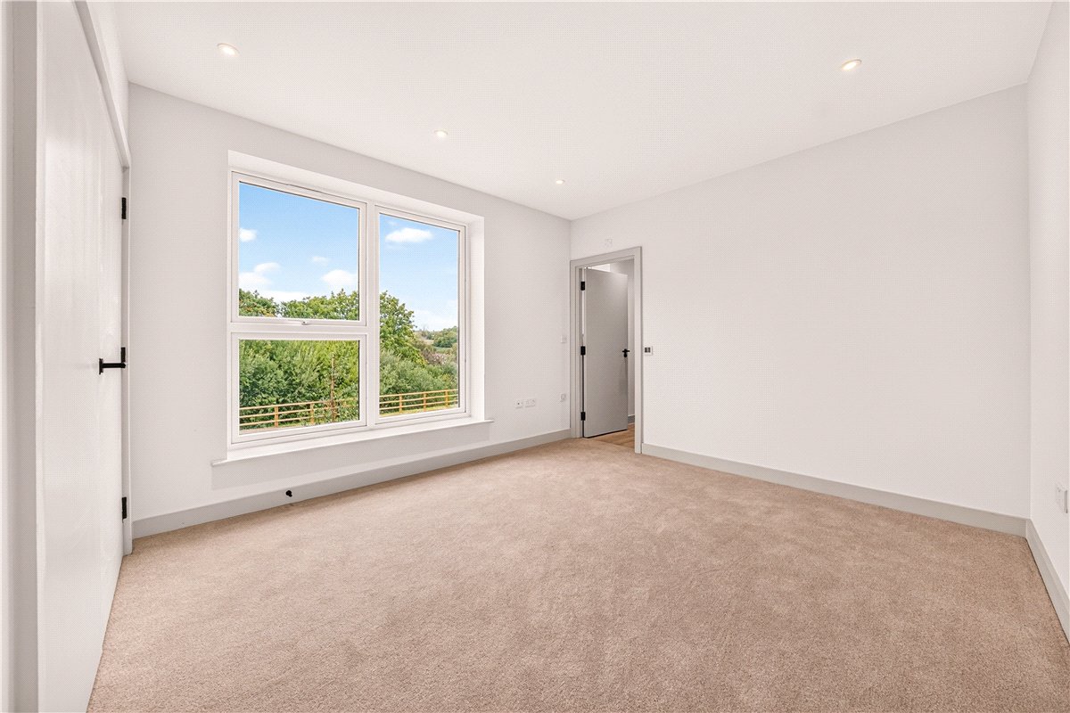 4 bedroom House, Ballast Road, Erith, DA8 - Available, Image 6