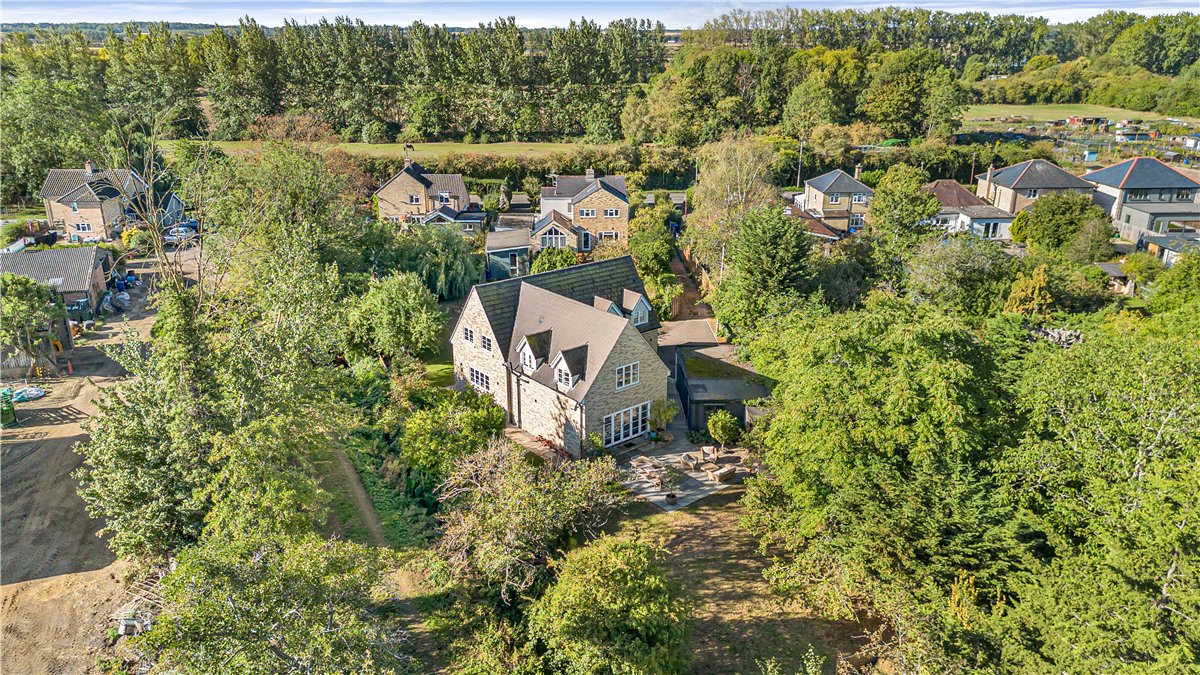 4 bedroom House, Cambridge Road, Oakington, CB24 - Available, Image 17