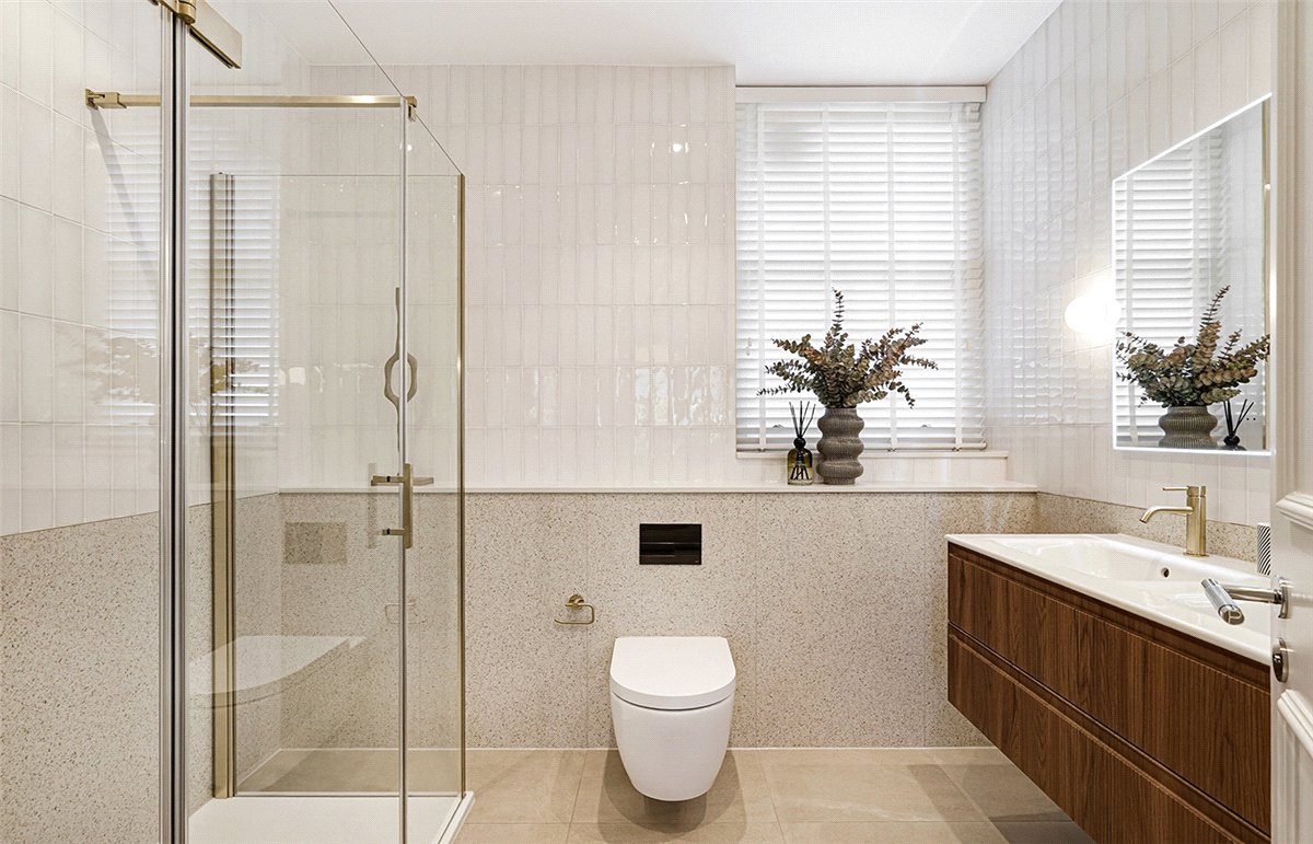 4 bedroom Flat, St Georges Court, Gloucester Road, SW7 - Available, Image 8