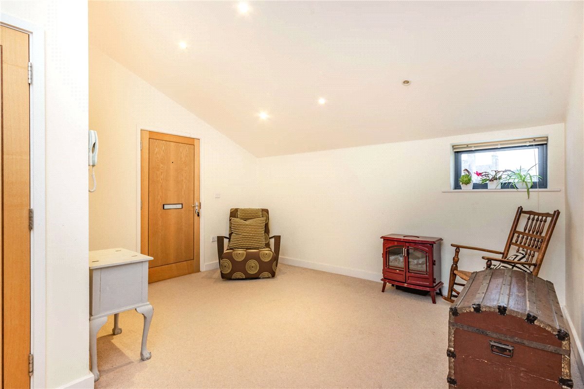 2 bedroom Flat, Old Bath Road, Newbury, RG14 - Under Offer, Image 4