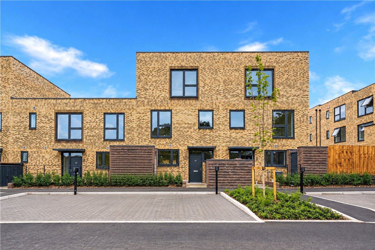 3 bedroom House, Ballast Road, Erith, DA8 - Available