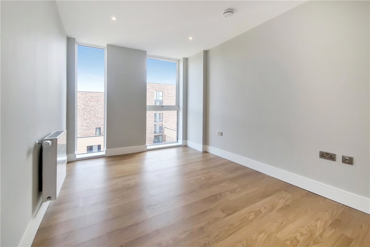 3 bedroom Flat, Greyhound Parade, Wimbledon Grounds, London, SW17 - Available, Image 4