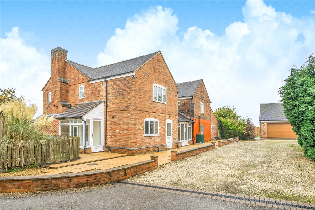 5 bedroom House, Tuppenhurst Lane, Rugeley, WS15 - Available