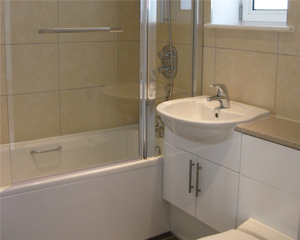 2 bedroom Flat, Park Way, Newbury, RG14 - , Image 4