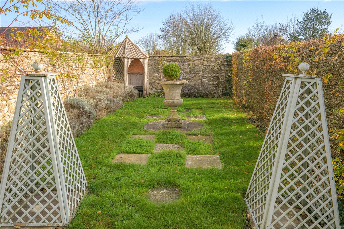 5 bedroom House, West Yatton, Yatton Keynell, SN14 - Available, Image 10