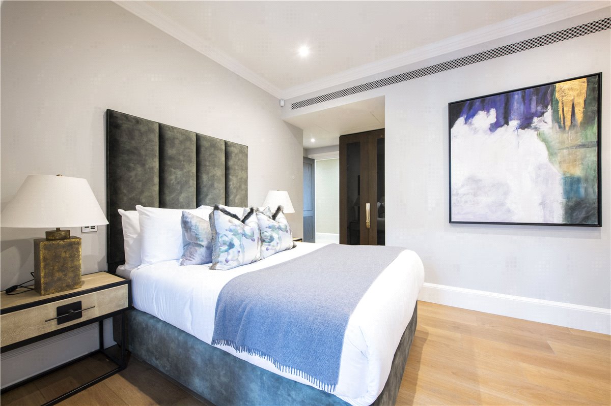 3 bedroom Flat, Duke Street, Mayfair, W1K - Available, Image 5