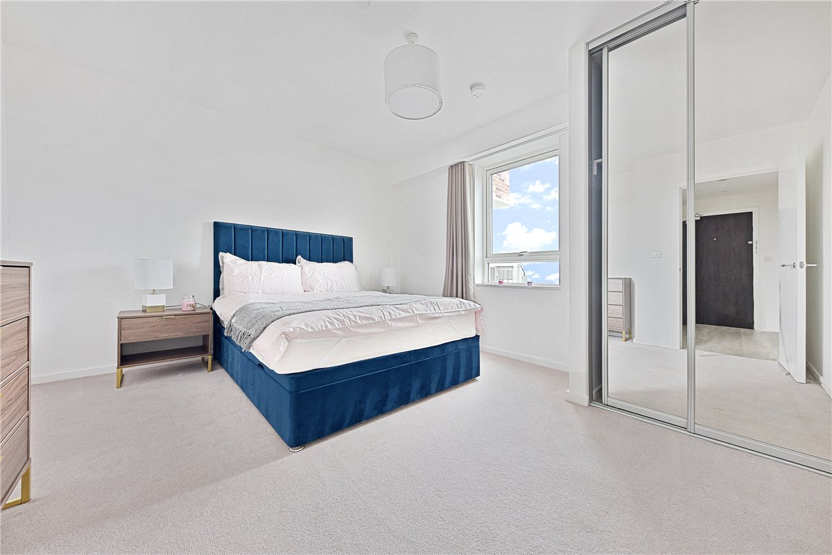 2 bedroom Flat, Heartwell Avenue, London, E16 - , Image 2
