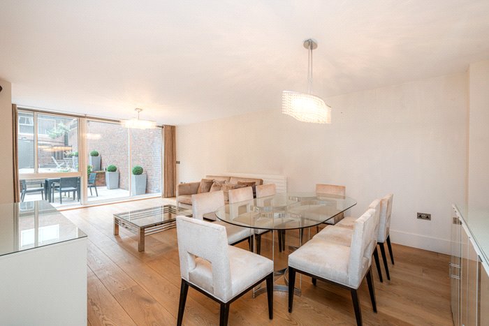 2 bedroom Maisonette, Ebury Street, Belgravia, SW1W - Let Agreed