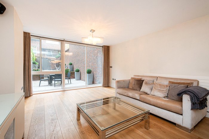 2 bedroom Maisonette, Ebury Street, Belgravia, SW1W - Available