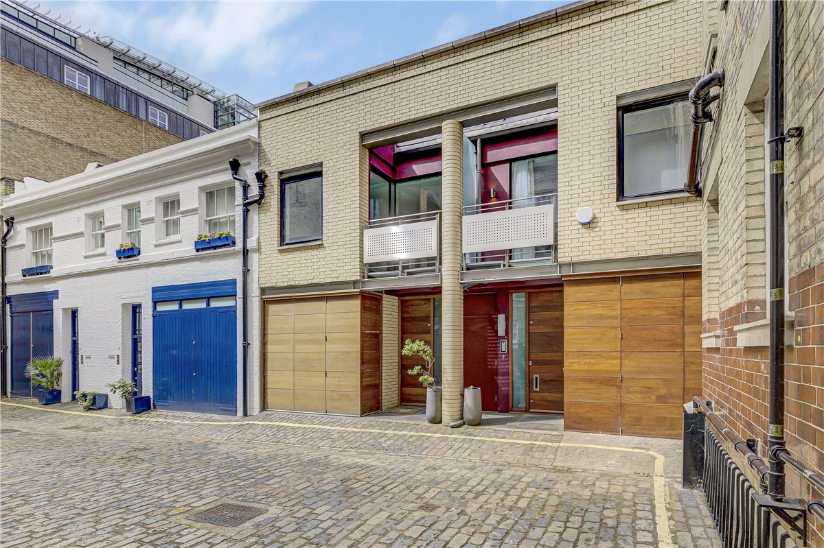 3 bedroom House, Cavendish Mews South, Marylebone, W1W - Available