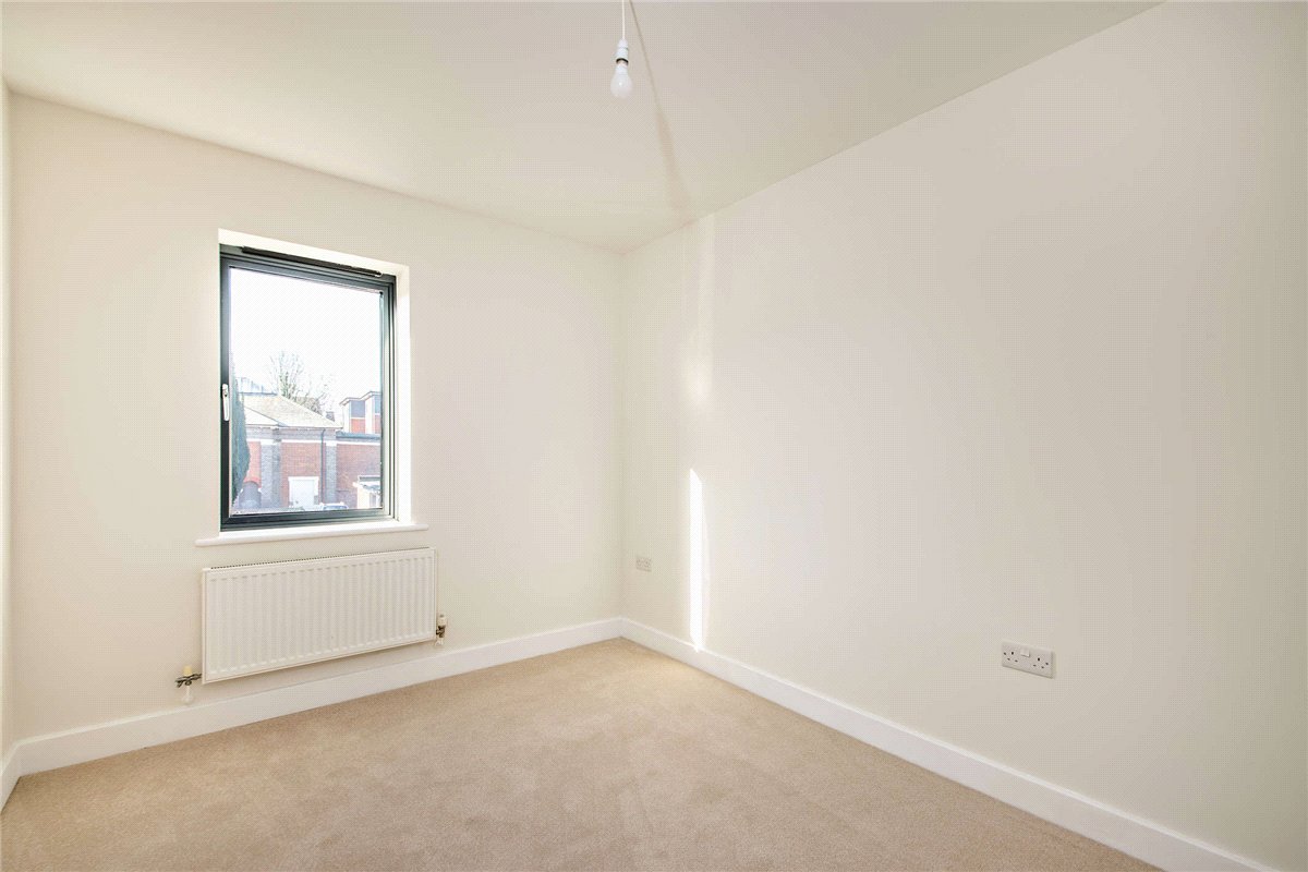 2 bedroom Flat, West Street, Newbury, RG14 - Available, Image 6