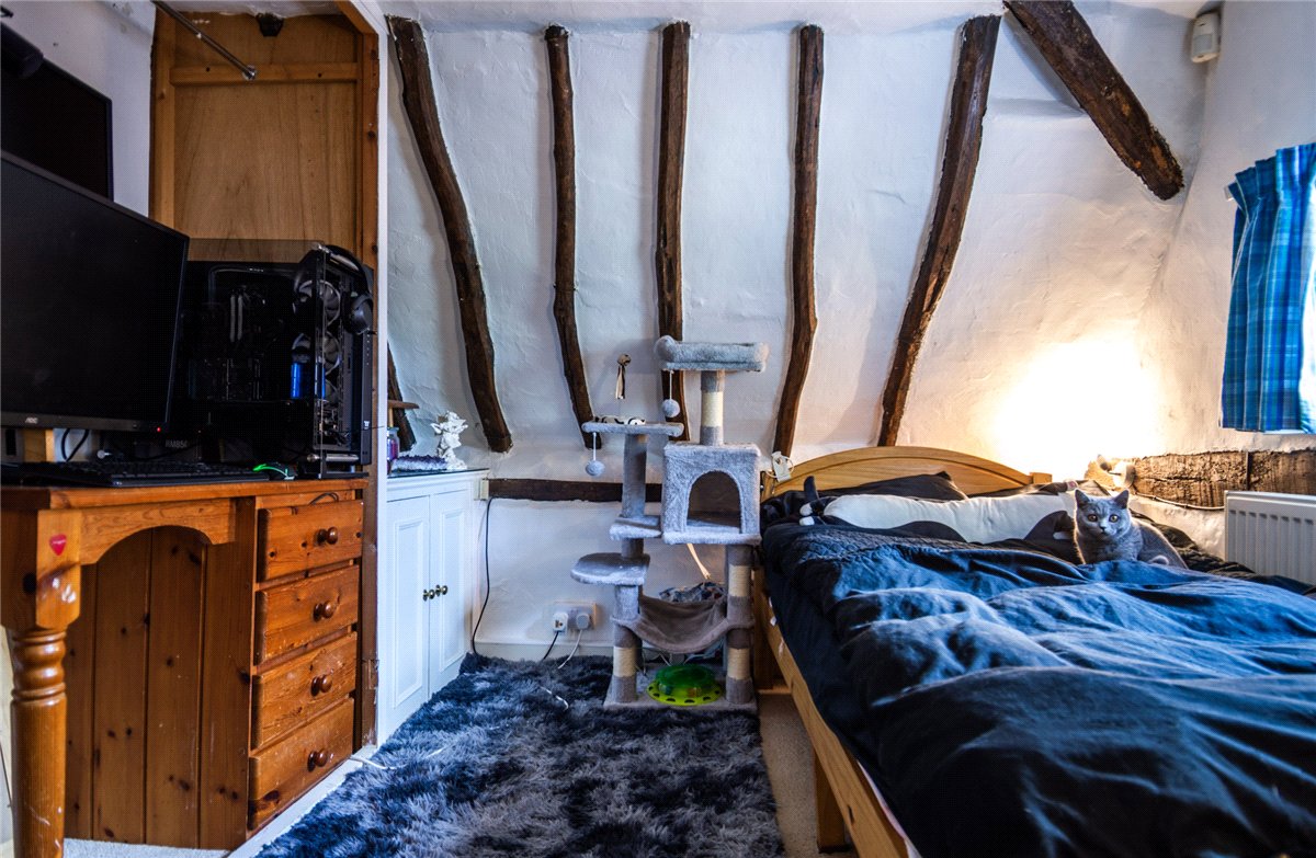 4 bedroom Cottage, Newbury Road, Wickham, RG20 - Available, Image 1