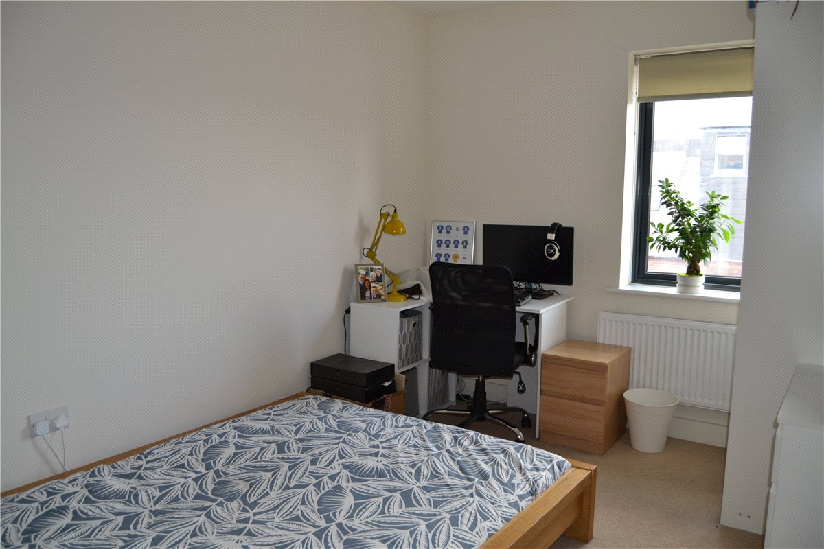2 bedroom Flat, West Street, Newbury, RG14 - Let Agreed, Image 5