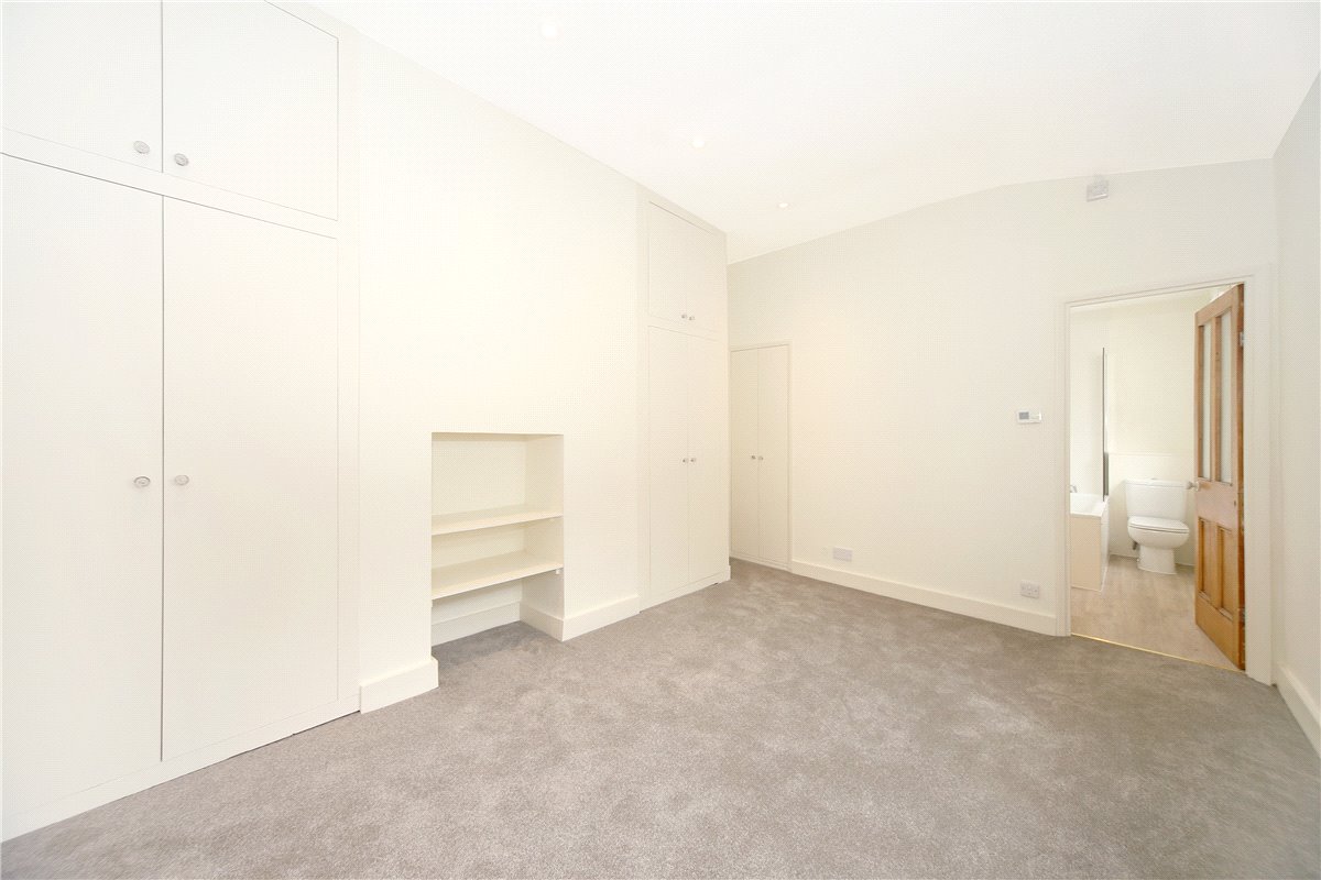 3 bedroom House, Holyport Road, London, SW6 - Available, Image 6