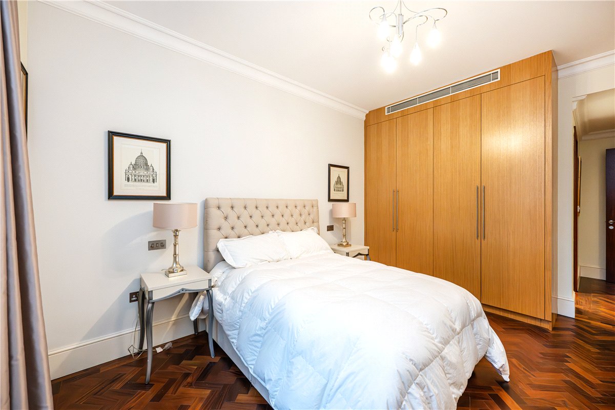 2 bedroom Flat, Grosvenor Square, Mayfair, W1K - Available, Image 4