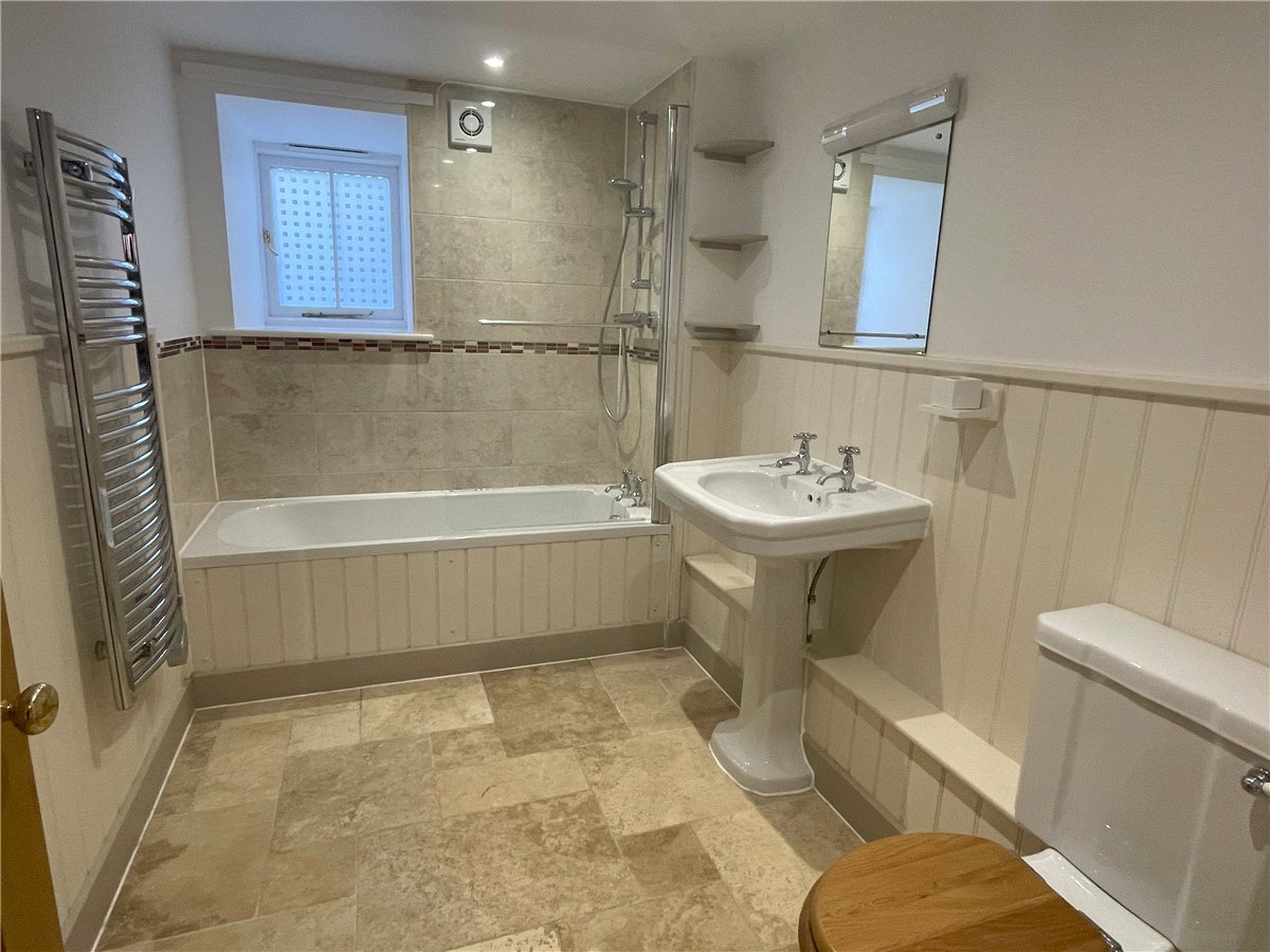 3 bedroom Flat, St. Gluvias, Penryn, TR10 - Available, Image 9