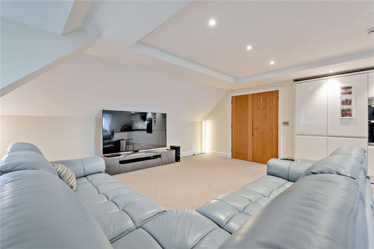 2 bedroom Flat, The Dolmans, Shaw, RG14 - Sold STC, Image 10