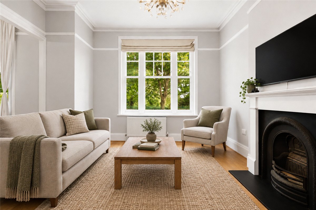 2 bedroom Flat, Bishops Park Road, London, SW6 - Available
