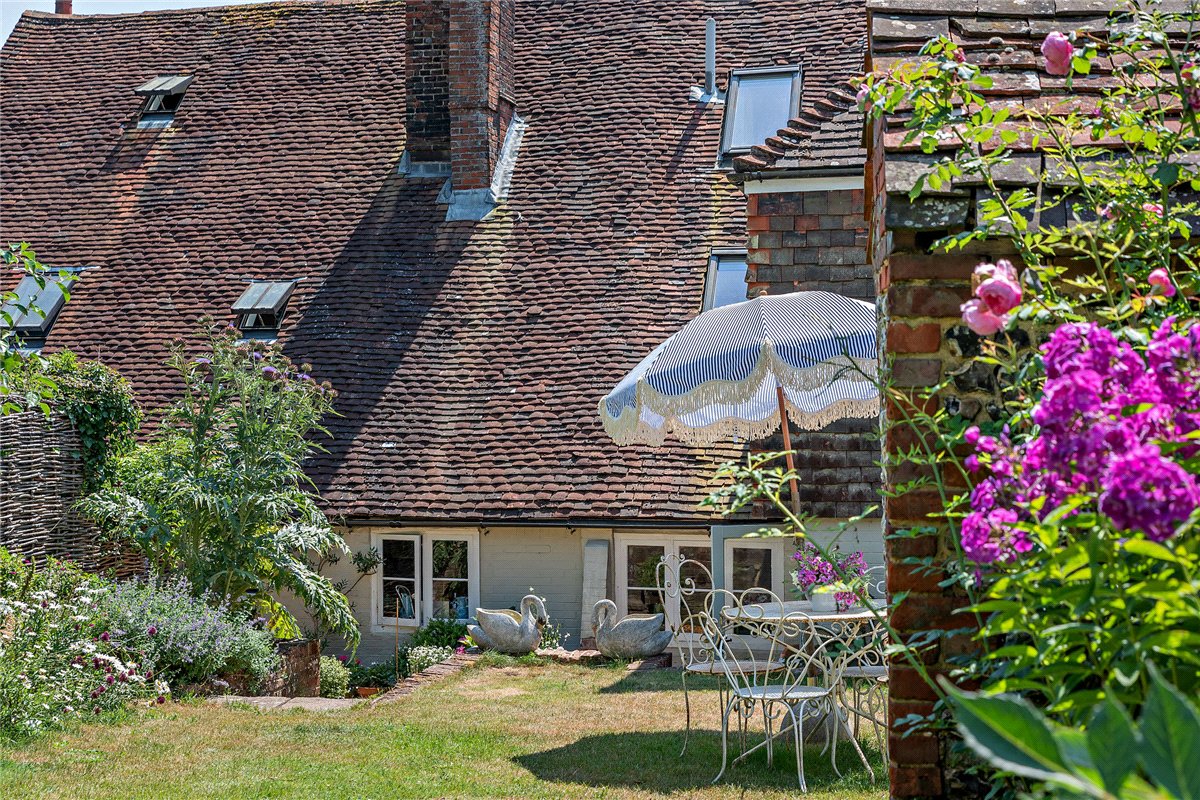 3 bedroom House, East Street, Hambledon, PO7 - Available, Image 12