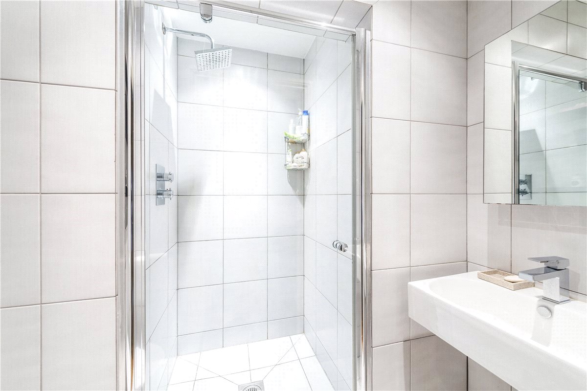 2 bedroom Flat, North Side Wandsworth Common, London, SW18 - Available, Image 12