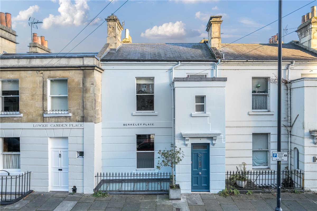 4 bedroom House, Berkeley Place, Camden Road, BA1 - Sold