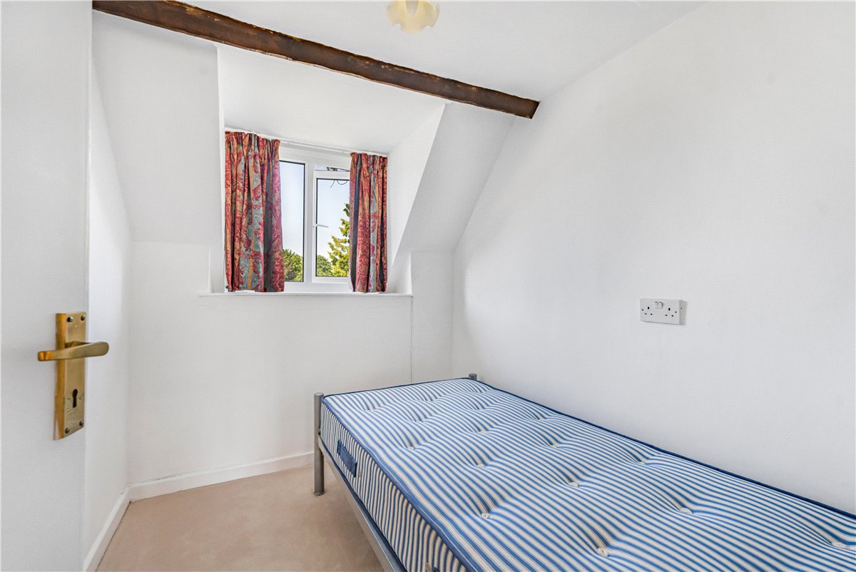 2 bedroom Flat, Manor House, Chapel Lane, OX7 - Let Agreed, Image 9