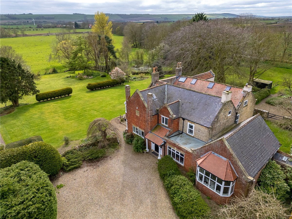 7 bedroom House, Main Street, Gristhorpe, YO14 - Sold