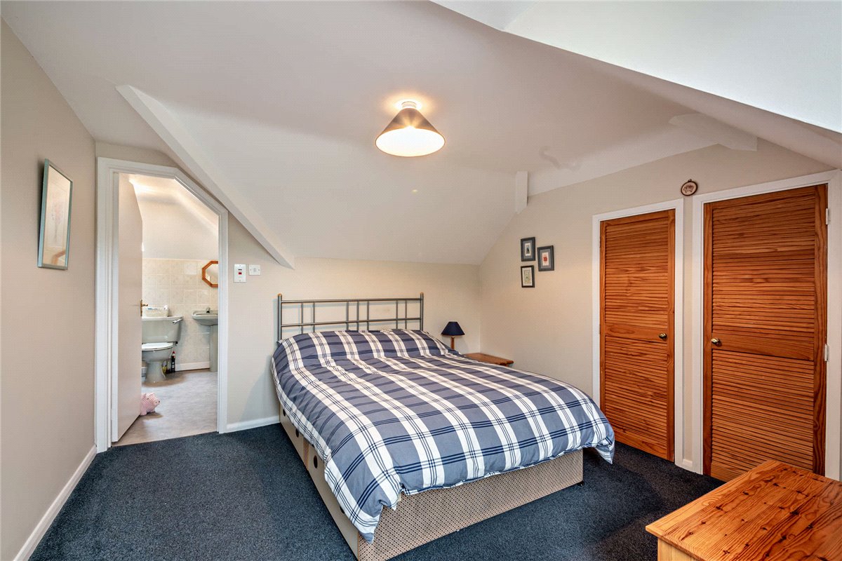 3 bedroom Bungalow, Long Lane, Hermitage, RG18 - Available, Image 2