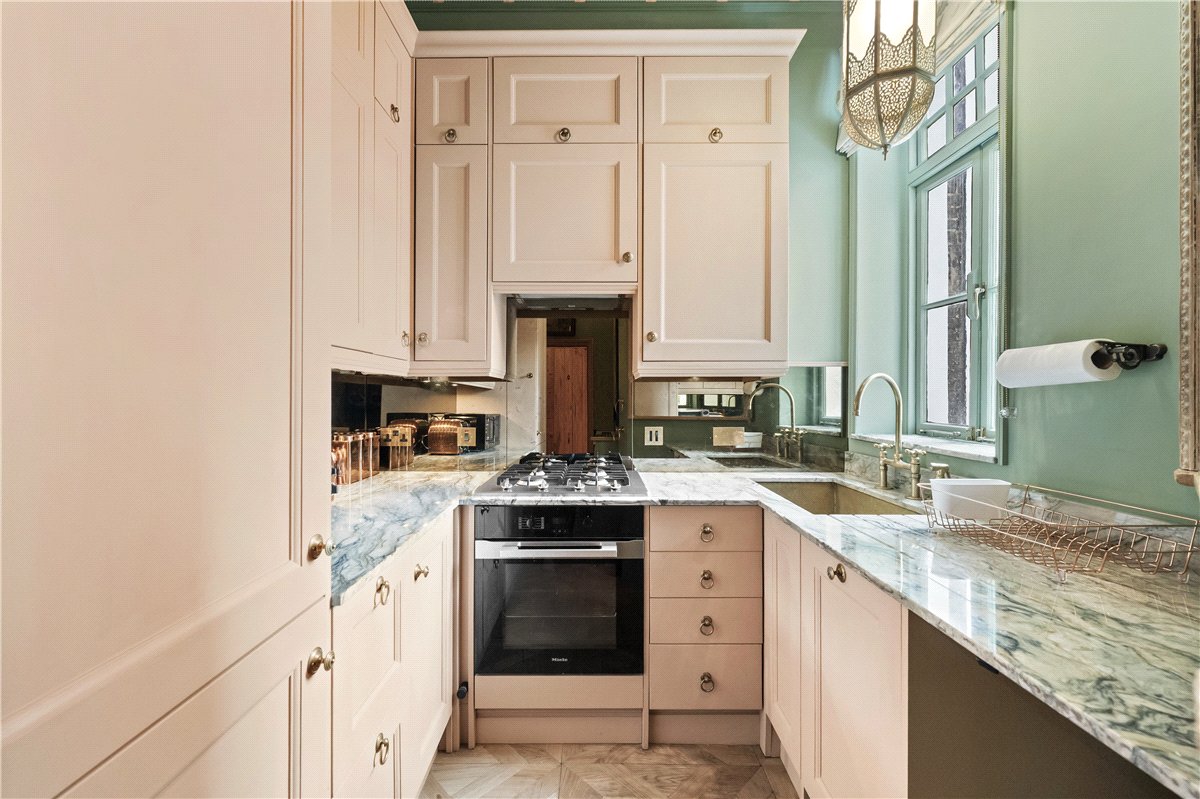 2 bedroom Flat, Pembridge Square, Notting Hill Gate, W2 - Available, Image 2