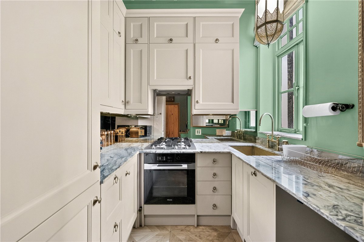 2 bedroom Flat, Pembridge Square, Notting Hill Gate, W2 - Available, Image 2
