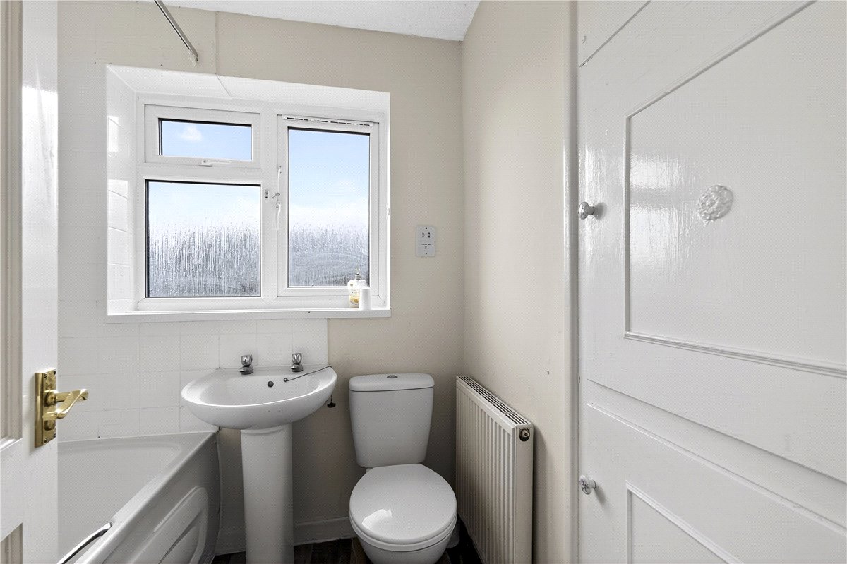 3 bedroom House, Kingsway, Bredbury, SK6 - Available, Image 2