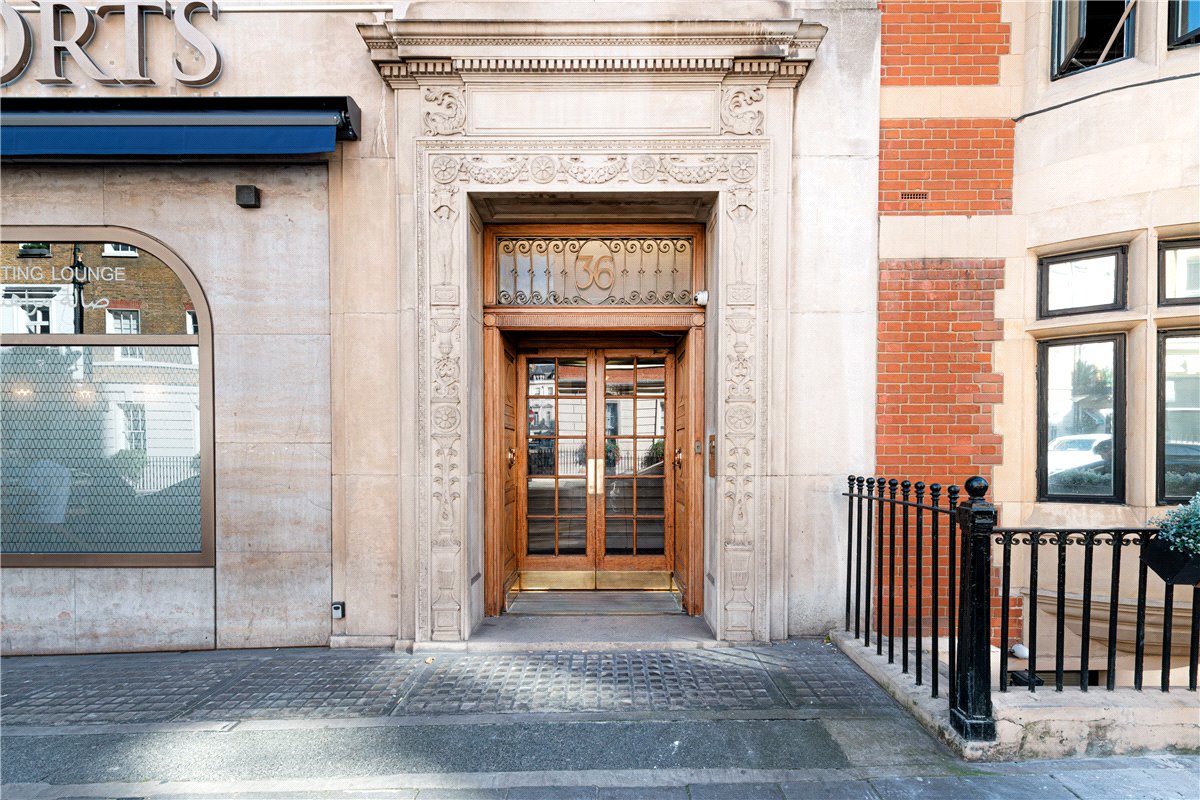 3 bedroom Flat, Curzon Street, Mayfair, W1J - Available, Image 2