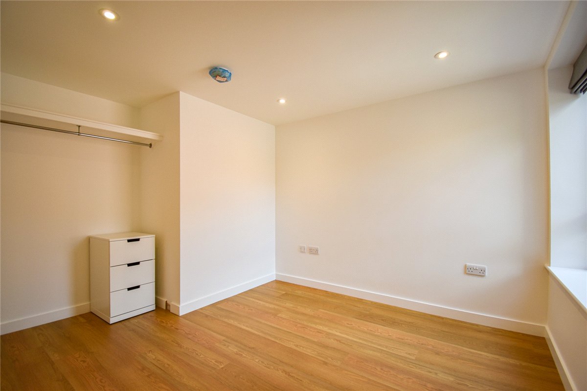 2 bedroom Flat, Wellington Court, Wellington Street, CB1 - Available, Image 7