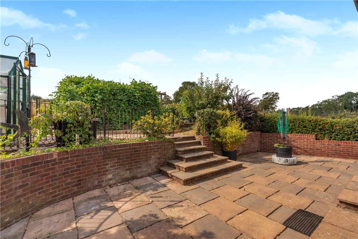 3 bedroom House, Roberts Road, Barton Stacey, SO21 - Available, Image 11