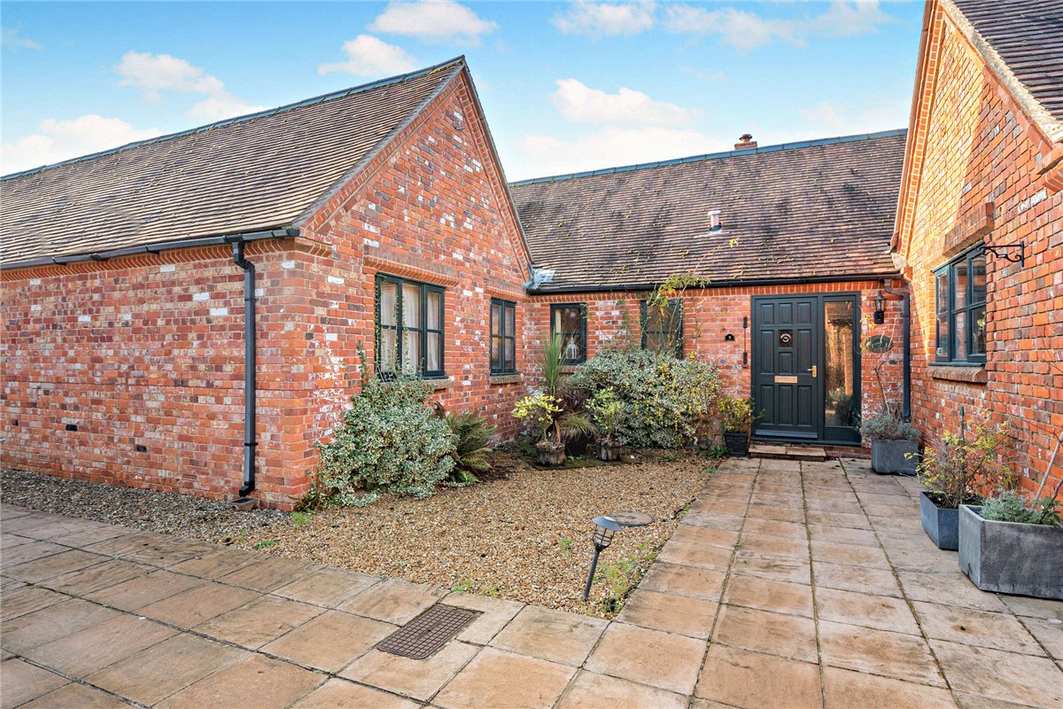 4 bedroom House, Hambridge Lane, Newbury, RG14 - Sold STC