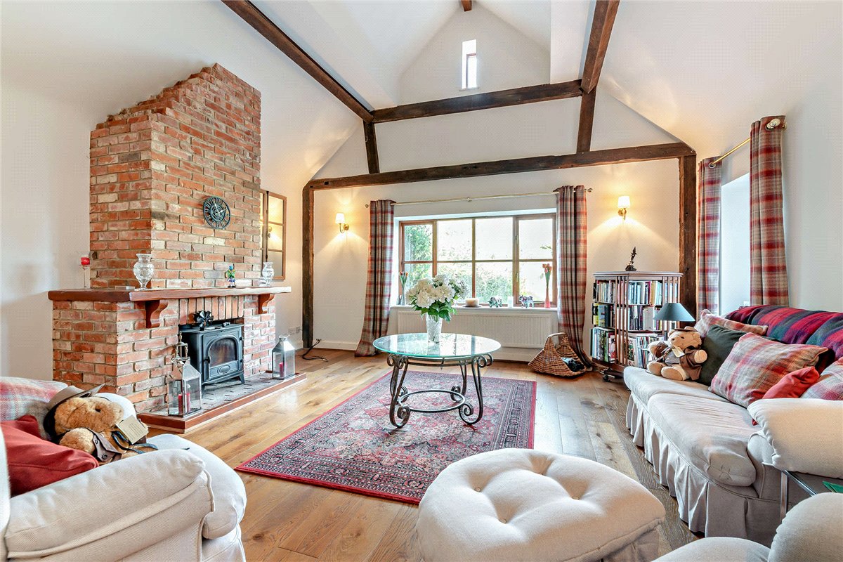 4 bedroom House, Hambridge Lane, Newbury, RG14 - Available