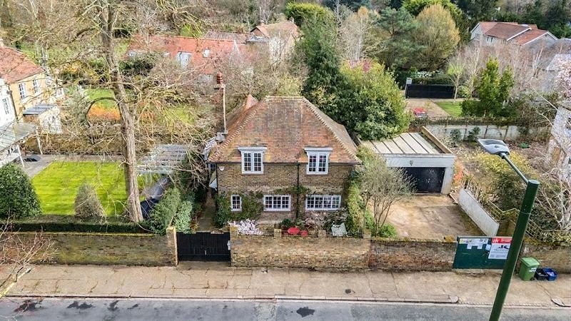 2 bedroom Cottage, Upper Ham Road, Richmond, TW10 - Available, Image 17