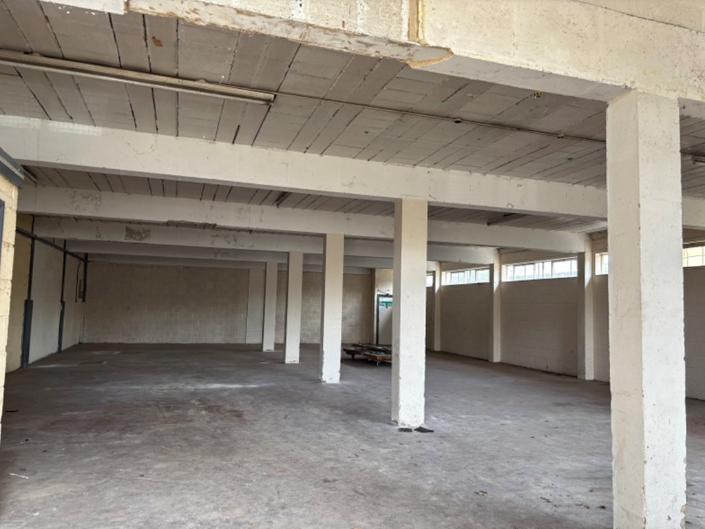 7141 Sq Ft, Potley Lane, Corsham, SN13 - Available, Image 1