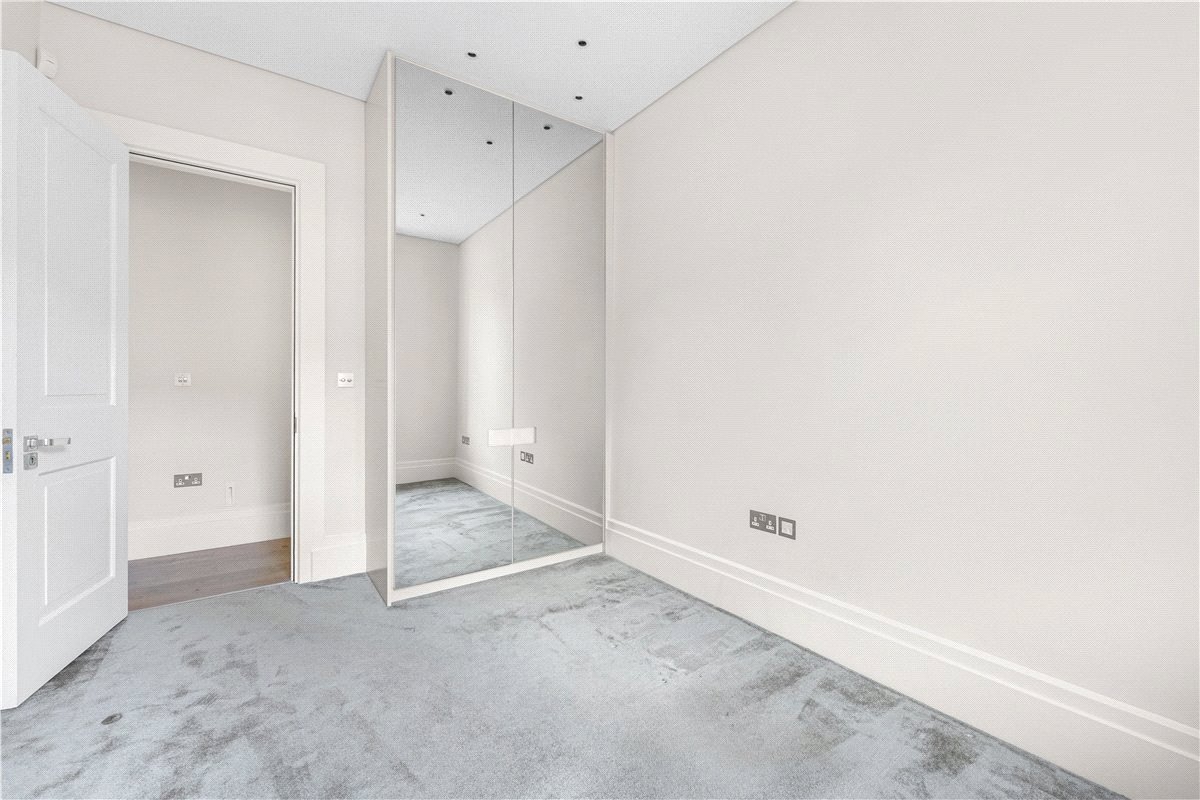 4 bedroom Flat, Wynnstay Gardens, Kensington, W8 - Available, Image 9