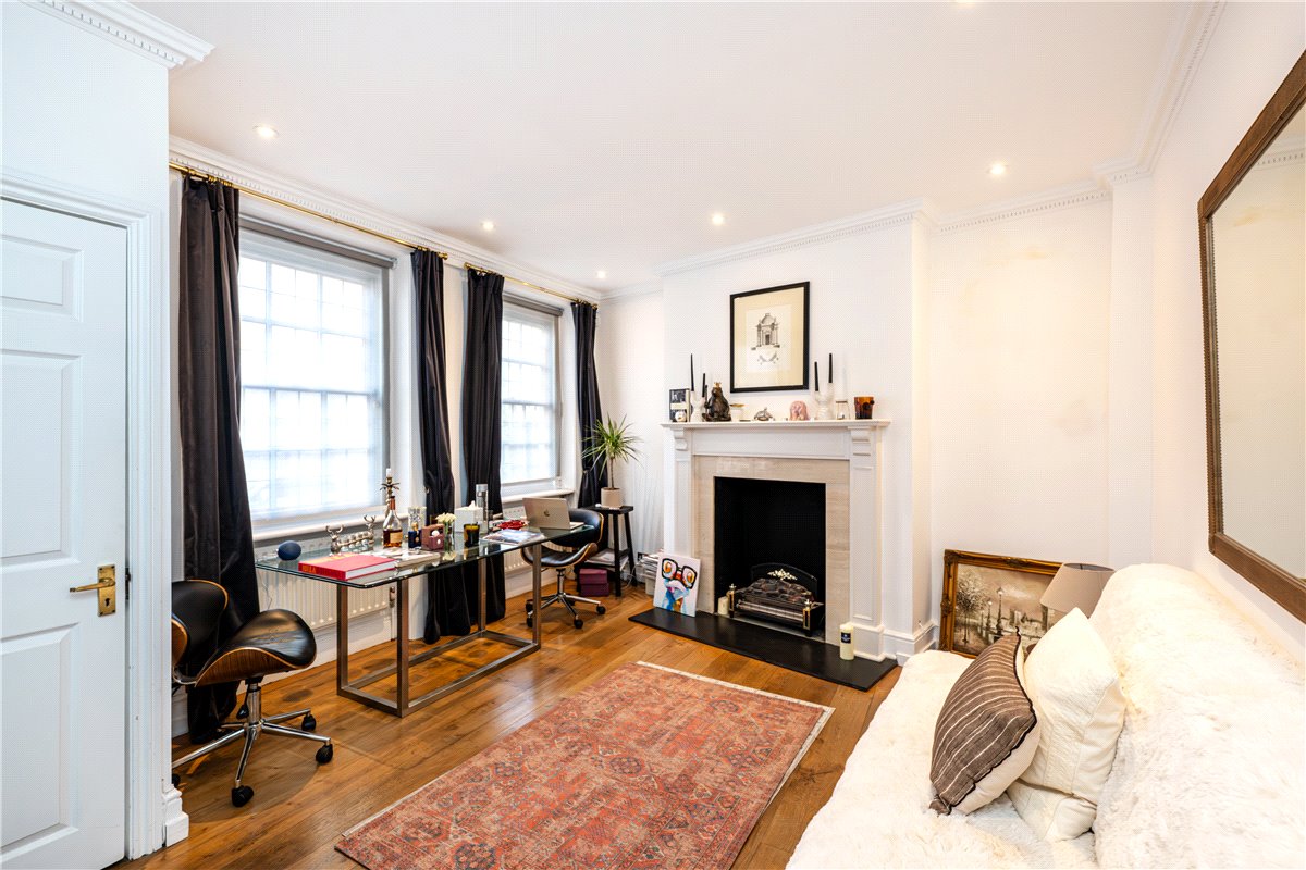 1 bedroom House, Hays Mews, Mayfair, W1J - Available