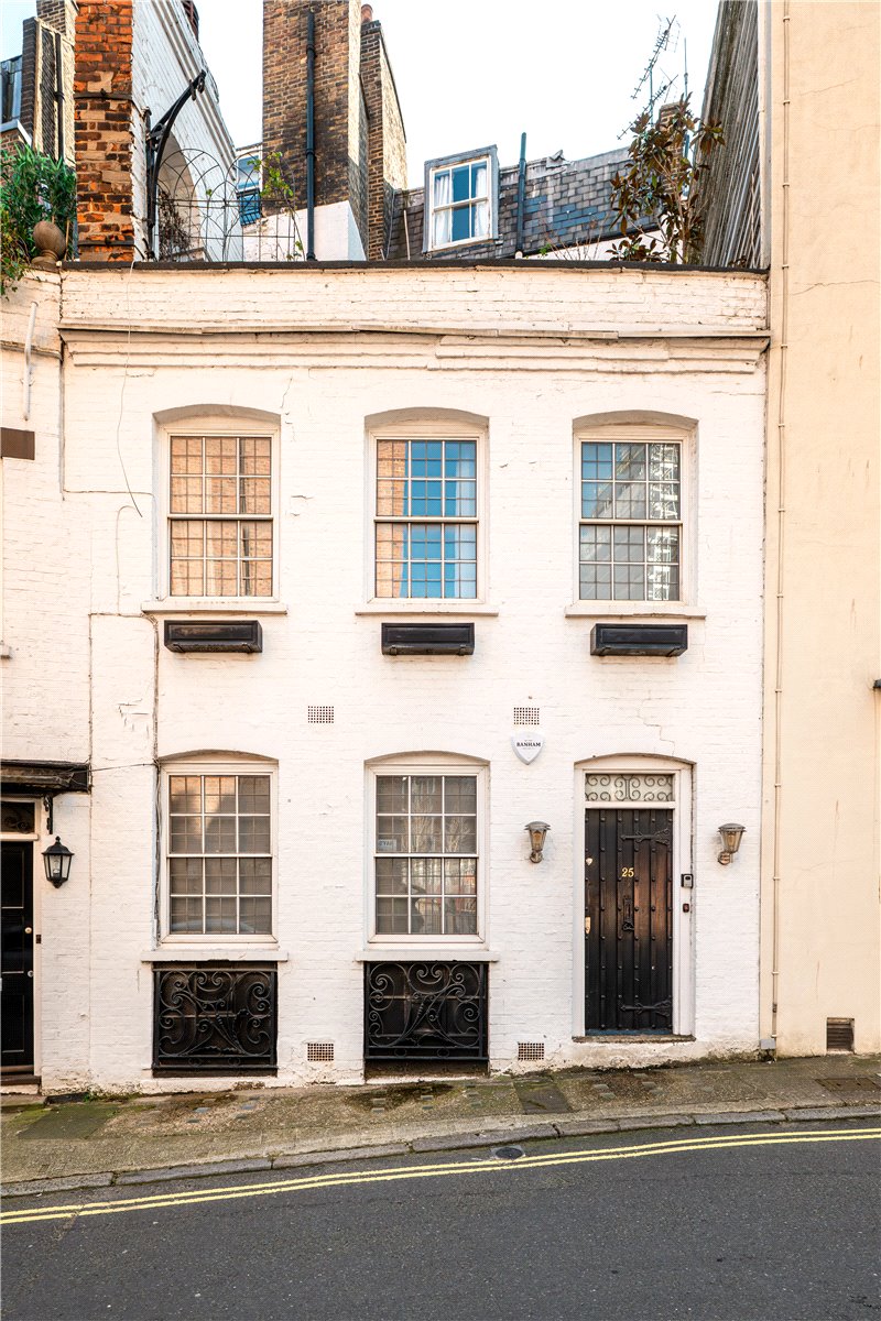 1 bedroom House, Hays Mews, Mayfair, W1J - Available