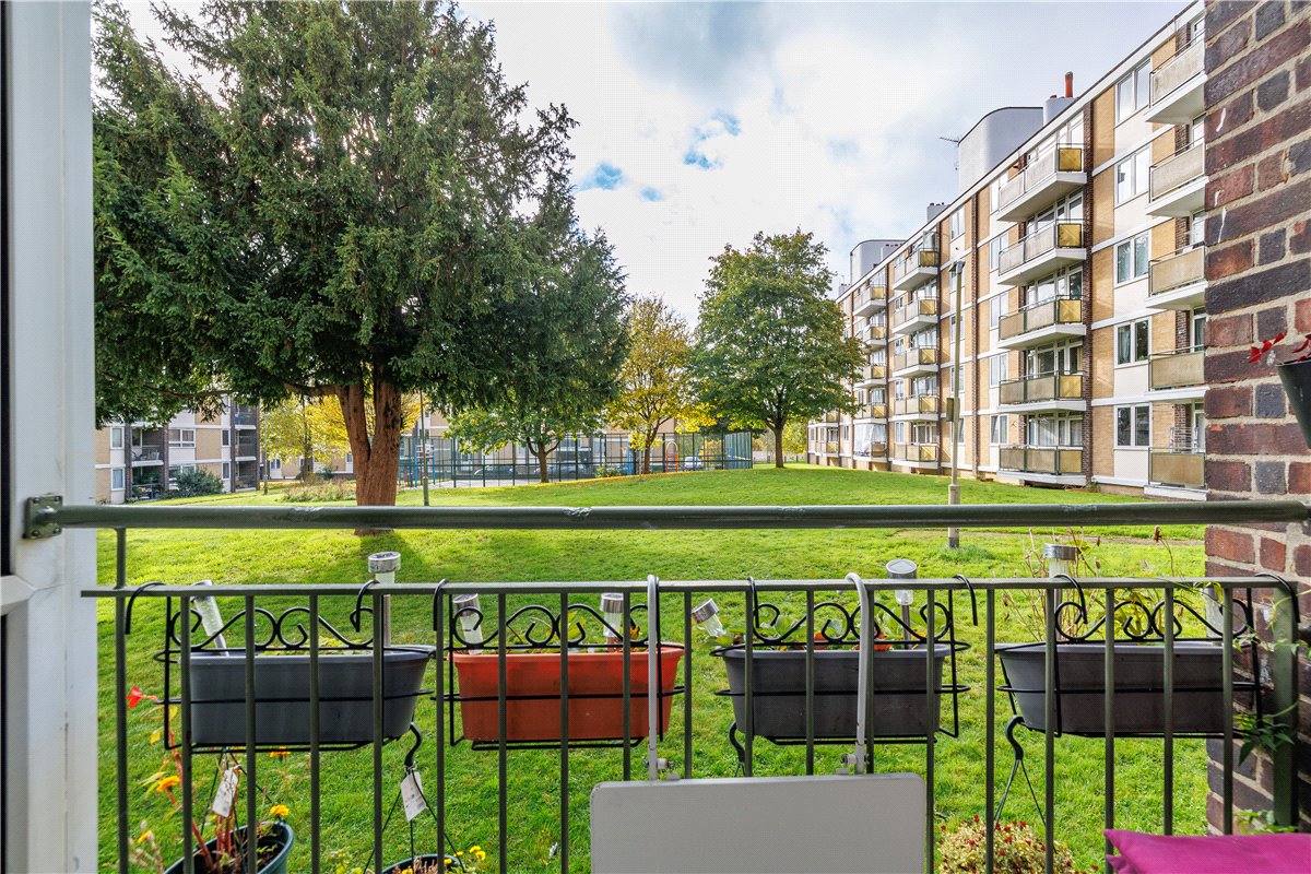 2 bedroom Flat, Winterfold Close, London, SW19 - Sold, Image 3