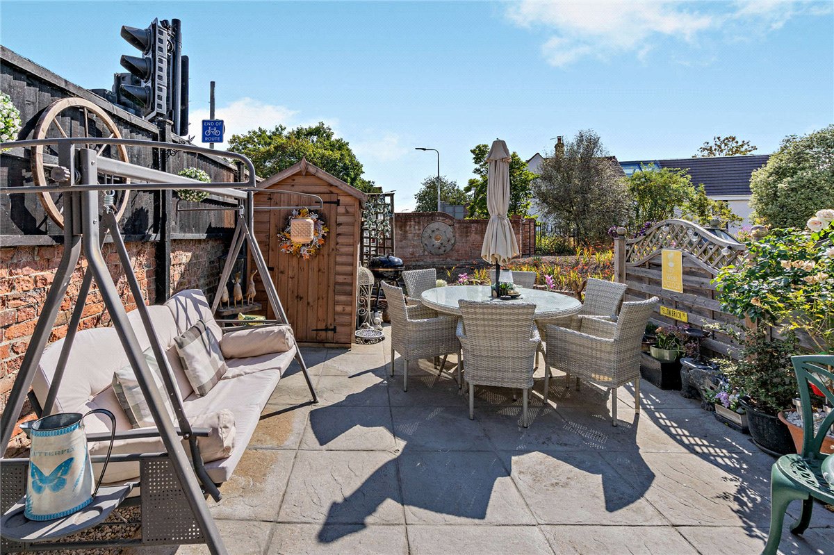 2 bedroom House, Church Road, Shaw, RG14 - Available, Image 14