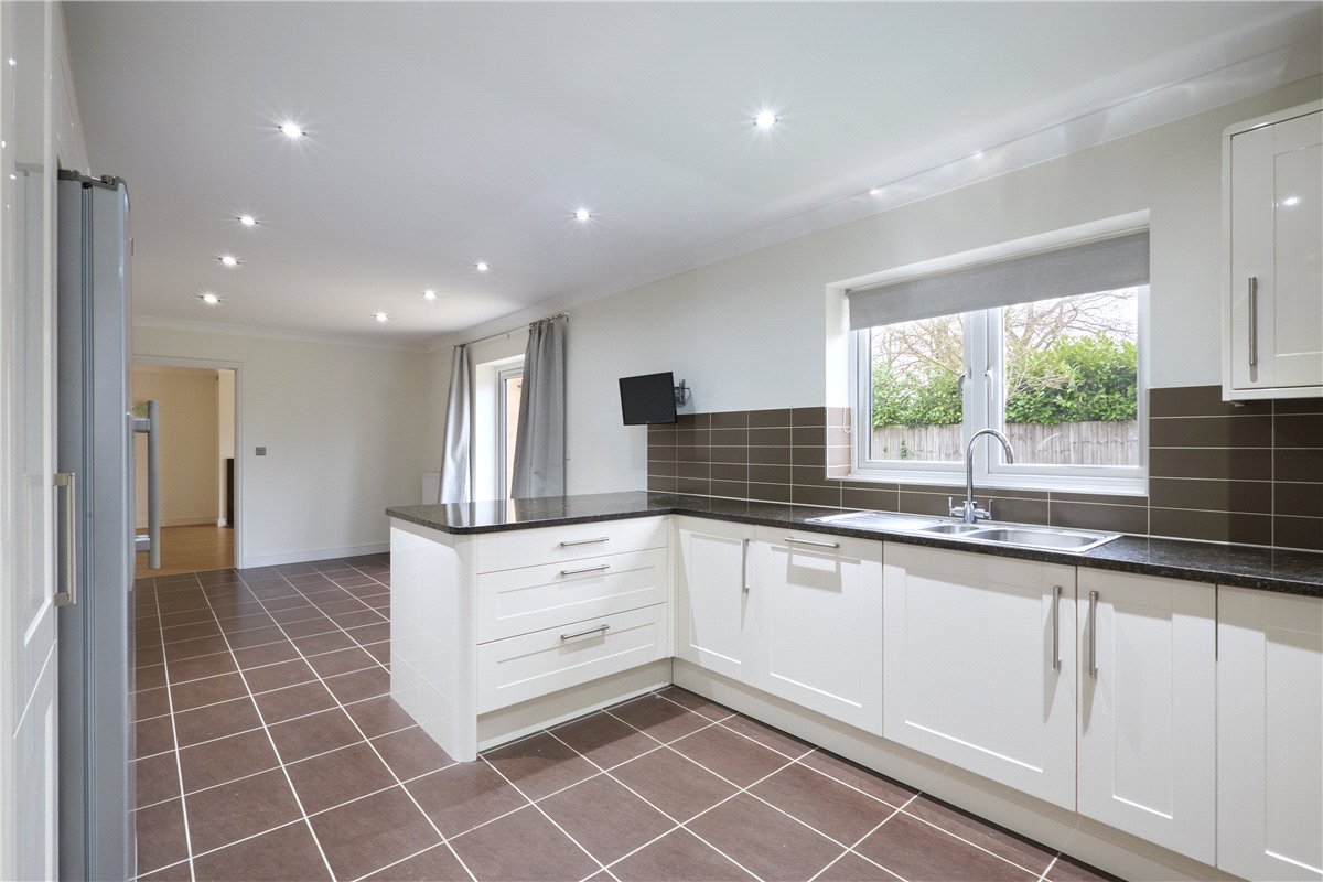 3 bedroom Bungalow, High Street, Waterbeach, CB25 - Available, Image 13