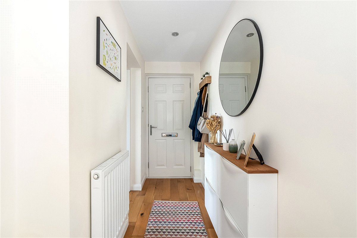 2 bedroom Flat, St. James's Close, London, SW17 - Available, Image 8
