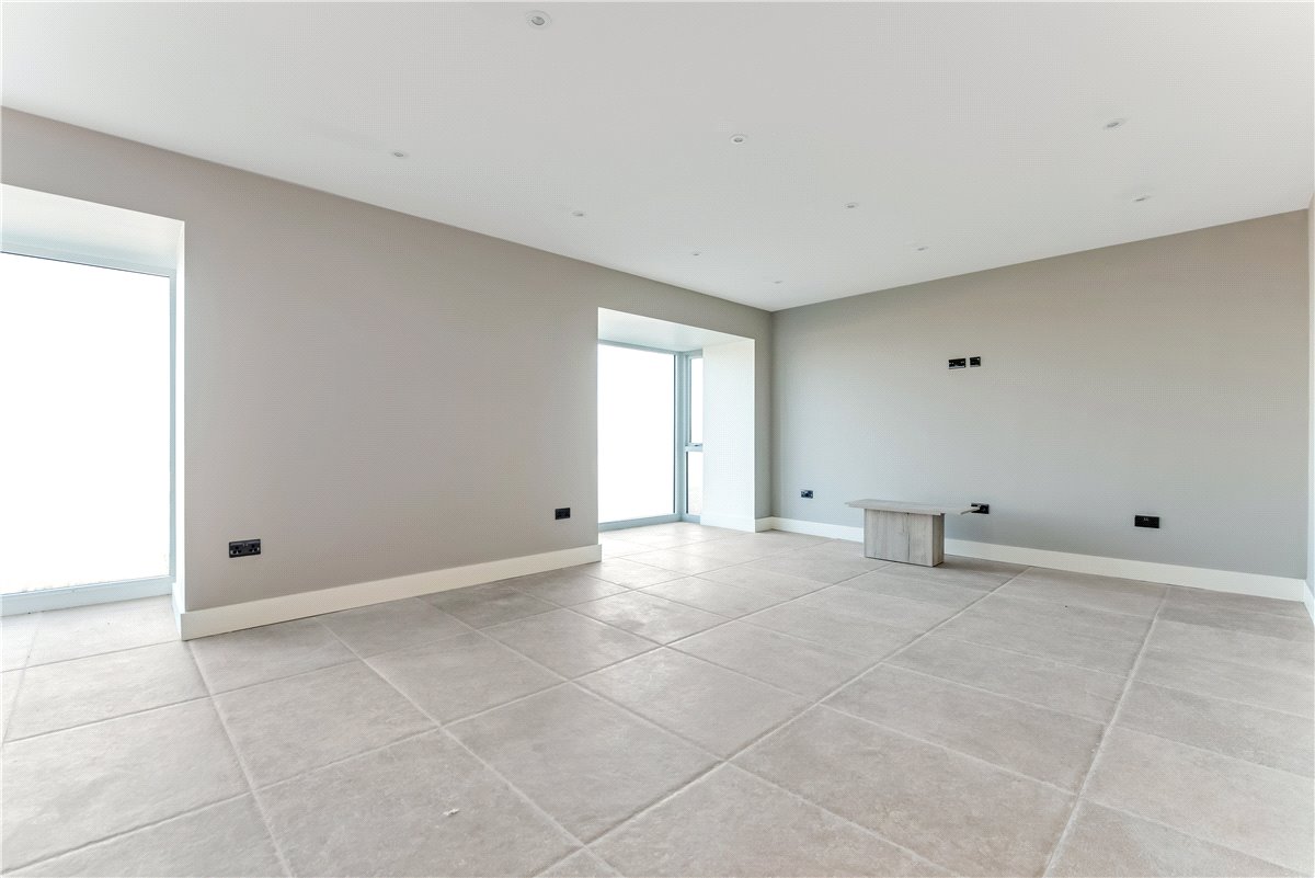 2 bedroom Flat, Farne House, 12 Crewe Street, NE68 - Available