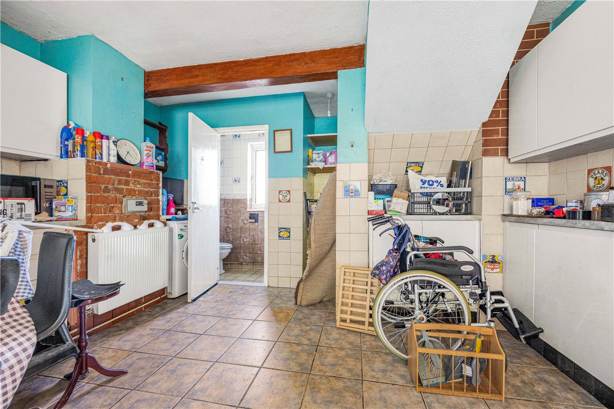 3 bedroom House, Church Street, Great Bedwyn, SN8 - Available, Image 3