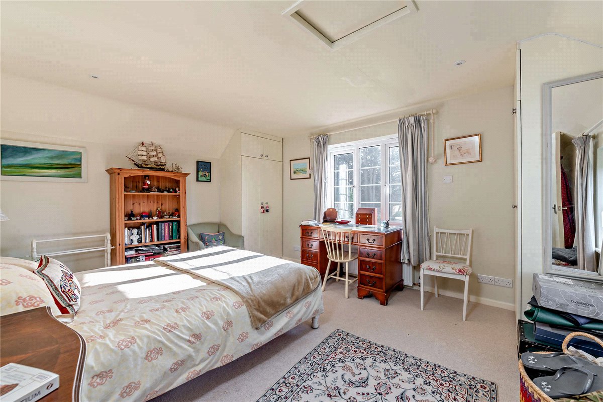 5 bedroom House, Burys Bank Road, Crookham Common, RG19 - Available, Image 5