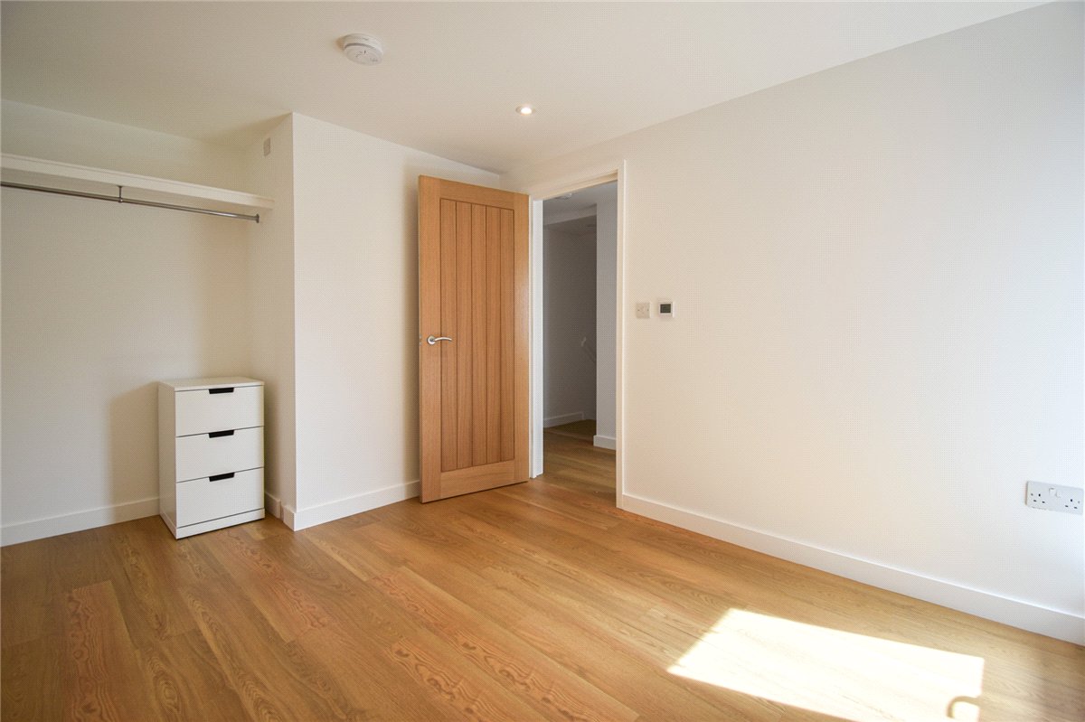 2 bedroom Flat, Wellington Court, Wellington Street, CB1 - Available, Image 9